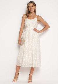 Born2be - Beżowa Sukienka na Regulowanych Ramiączkach Ozdobiona Cyrkoniami z Materiałowym Paskiem Selolia. Okazja: na co dzień. Typ kołnierza: dekolt w kształcie V. Kolor: beżowy. Materiał: materiał. Długość rękawa: na ramiączkach. Wzór: aplikacja. Typ sukienki: proste. Styl: casual #6