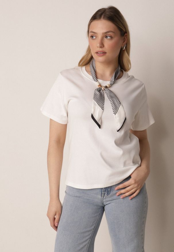 Born2be - Biały T-shirt z Bawełny w Klasycznym Stylu z Apaszką Bluestel. Okazja: do pracy, na co dzień, na spotkanie biznesowe. Kolor: biały. Materiał: bawełna. Długość: długie. Styl: klasyczny