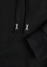 Renee - Czarna Bluza z Kapturem i Bawełną Ozdobiona Ściągaczami Evianae. Okazja: na spacer, na co dzień. Typ kołnierza: kaptur. Kolor: czarny. Materiał: bawełna. Długość rękawa: długi rękaw. Długość: długie. Wzór: aplikacja. Styl: casual #8