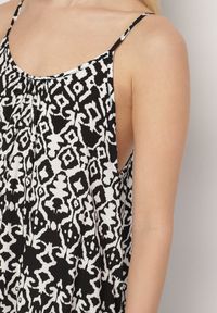 Born2be - Czarna Sukienka z Bawełny z Geometrycznym Motywem Koladiela. Okazja: na spacer. Kolor: czarny. Materiał: bawełna. Długość rękawa: na ramiączkach. Wzór: geometria. Sezon: lato #2