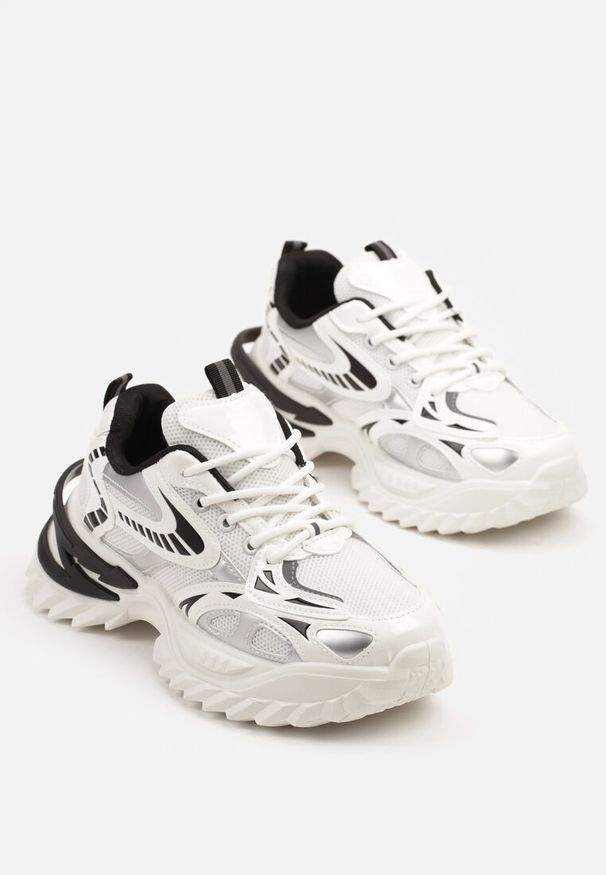 Born2be - Białe Sneakersy na Grubej Tłoczonej Podeszwie z Geometrycznym Wzorem Deoliriel. Okazja: na co dzień. Zapięcie: sznurówki. Kolor: biały. Materiał: jeans. Wzór: geometria