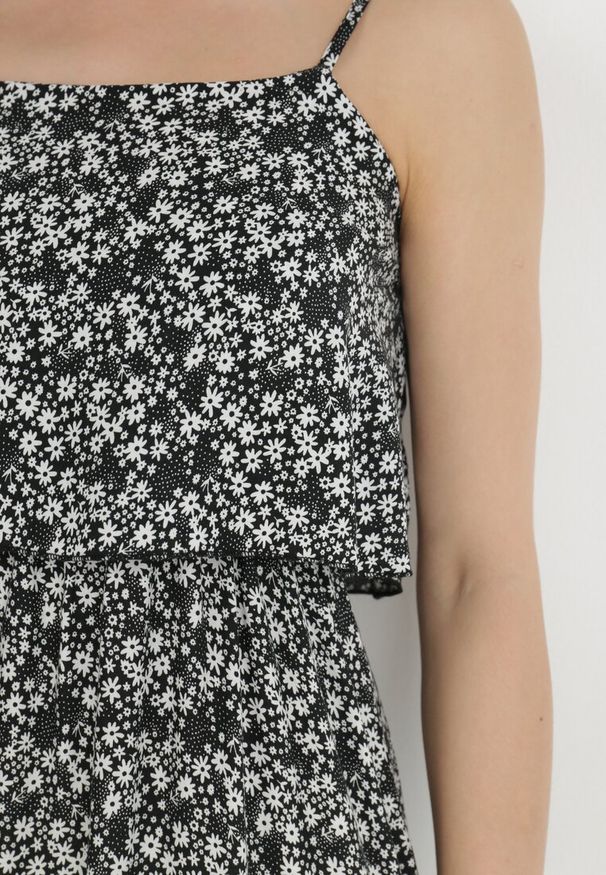 Born2be - Czarna Sukienka z Wiskozy Melline. Okazja: na plażę. Kolor: czarny. Materiał: wiskoza. Długość rękawa: na ramiączkach. Wzór: nadruk. Styl: klasyczny, wakacyjny. Długość: maxi