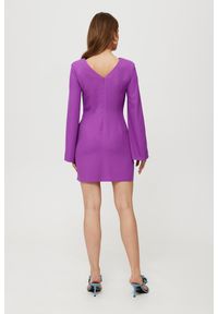 Makover - Elegancka ołówkowa sukienka mini z rozciętymi rękawami. Typ sukienki: ołówkowe. Styl: elegancki. Długość: mini
