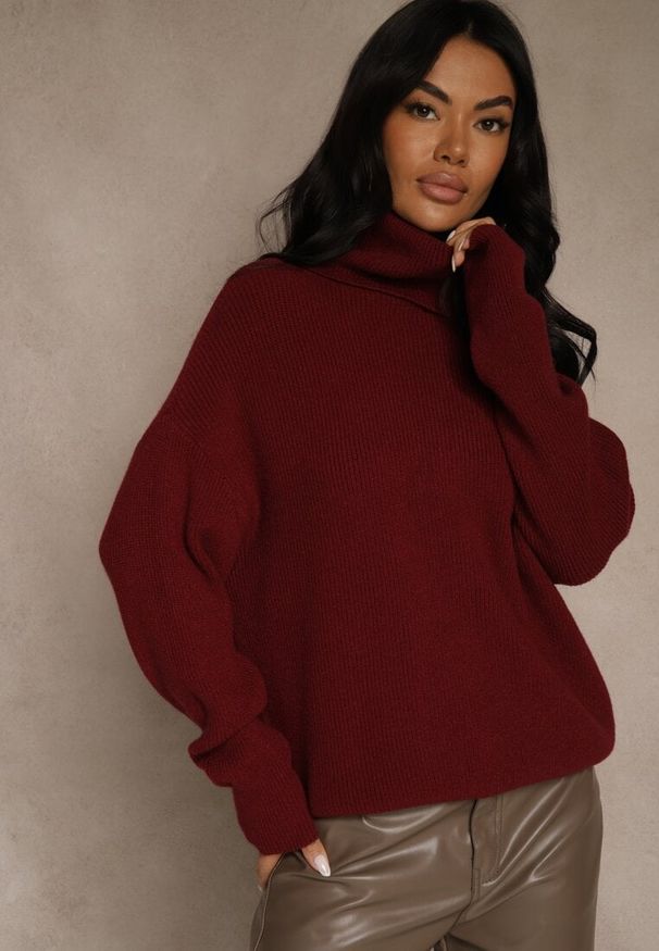 Renee - Bordowy Golf z Domieszką Wiskozy i Kaszmiru Azivara. Okazja: na co dzień. Typ kołnierza: golf. Kolor: czerwony. Materiał: wiskoza, kaszmir. Wzór: aplikacja. Styl: elegancki, casual