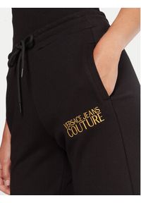 Versace Jeans Couture Spodnie dresowe 79HAAT06 CF01T Czarny Regular Fit. Kolor: czarny. Materiał: bawełna #4