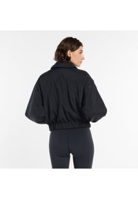 Kurtka damska New Balance WJ61D8YXBK ​– czarna. Kolor: czarny. Materiał: poliester, bawełna, materiał. Sezon: wiosna, jesień. Styl: sportowy #5
