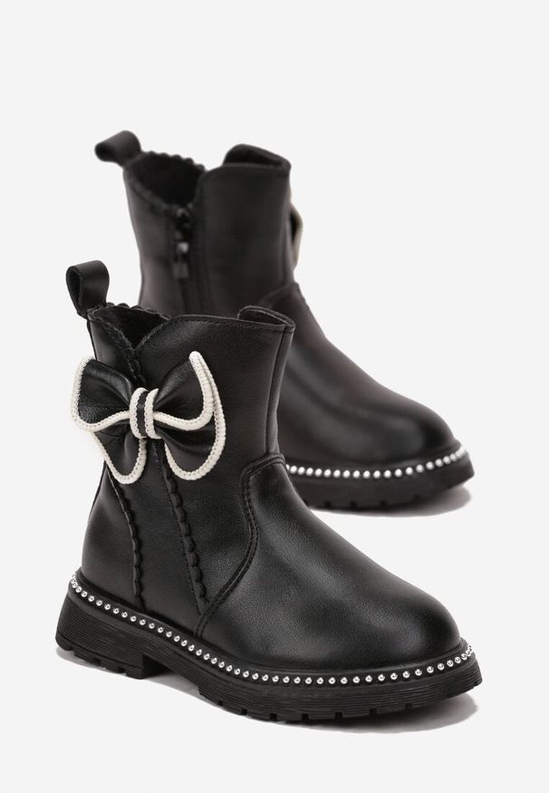 Born2be - Czarne Botki z Płaską Podeszwą z Koralikami i Kokardką Zephana. Okazja: na uczelnię. Zapięcie: zamek. Kolor: czarny. Materiał: jeans. Szerokość cholewki: normalna