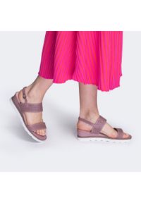 Wittchen - Damskie sandały skórzane z ażurowym wzorem. Zapięcie: sprzączka. Kolor: różowy. Materiał: skóra. Wzór: ażurowy. Sezon: wiosna, lato. Obcas: na koturnie. Styl: klasyczny #6