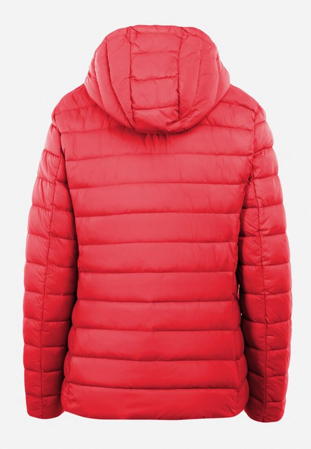 Born2be - Czerwona Kurtka Pikowana Stelle. Okazja: na co dzień. Kolekcja: plus size. Kolor: czerwony. Długość: długie. Wzór: gładki. Materiał: tkanina, materiał. Długość rękawa: długi rękaw. Sezon: jesień, zima. Styl: casual