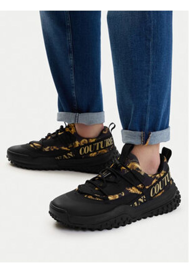 Versace Jeans Couture Sneakersy 80YA3SN2 Czarny. Kolor: czarny. Materiał: materiał