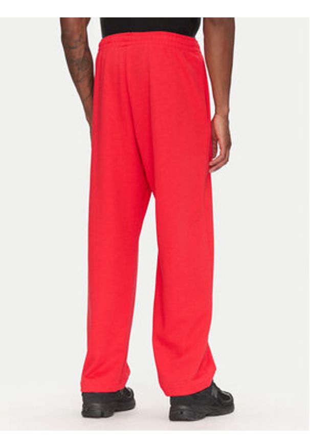Adidas - adidas Spodnie dresowe Essentials JF3601 Czerwony Loose Fit. Kolor: czerwony. Materiał: bawełna