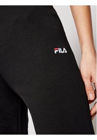 Fila Spodnie dresowe Earleen 688432 Czarny Regular Fit. Kolor: czarny. Materiał: dresówka, bawełna