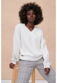 blue shadow - Sweter Damski Elle BS Ekri / SO597-01. Typ kołnierza: dekolt w serek. Materiał: zamsz, bawełna, akryl, tkanina. Długość: krótkie. Sezon: jesień, wiosna #1