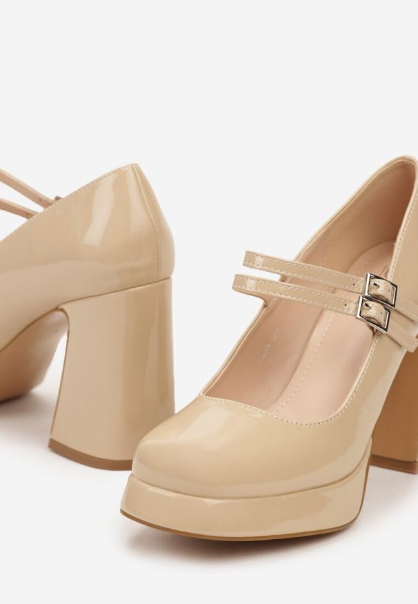 Born2be - Beżowe Lakierowane Czółenka na Słupku z Ozdobnymi Paskami z Klamerkami Viaza. Okazja: do pracy. Zapięcie: pasek. Kolor: beżowy. Materiał: lakier. Obcas: na słupku. Styl: klasyczny, retro, wizytowy