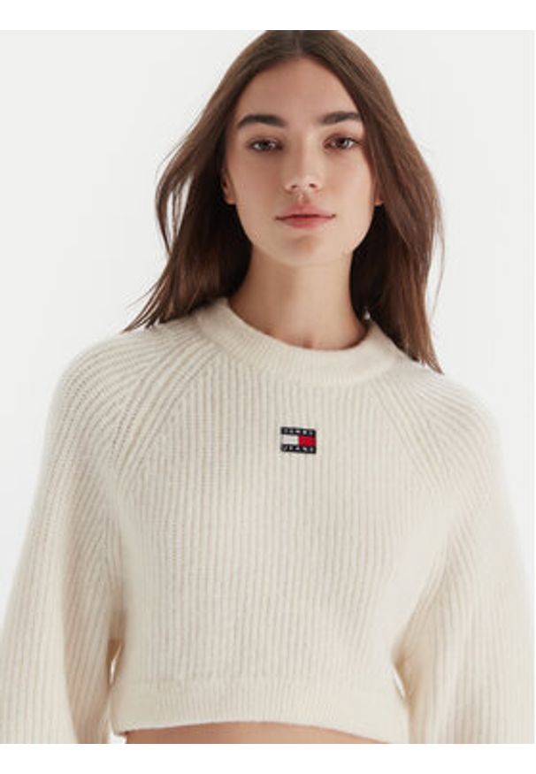 Tommy Jeans Sweter Badge DW0DW21677 Écru Regular Fit. Materiał: syntetyk