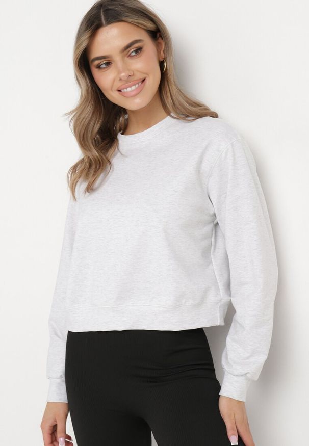 Born2be - Jasnoszara Bawełniana Bluza Oversize o Krótszym Kroju Vesperana. Kolor: szary. Materiał: bawełna. Długość: krótkie