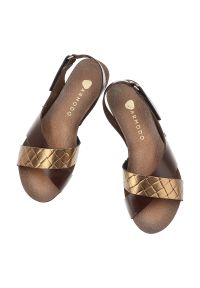 Sandały damskie Armodo, cholewka ze skóry naturalnej z kontrastowym plecionym paskiem o metalicznym wykończeniu, brązowe, 40141. Okazja: na co dzień, na spacer. Zapięcie: pasek. Kolor: brązowy. Materiał: skóra. Sezon: lato. Obcas: na płaskiej podeszwie. Styl: wakacyjny, casual, elegancki #3