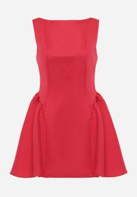 Renee - Czerwona Rozkloszowana Sukienka o Eleganckim Kroju Podkreślającym Talię Aikamna. Kolor: czerwony. Styl: elegancki #6