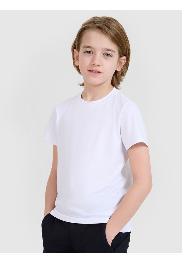 4f - 4F T-shirt sportowy szybkoschnący chłopięcy - biały 134/140 (8-10 lat). Kolor: biały. Materiał: dzianina, włókno, syntetyk, materiał, elastan. Długość rękawa: krótki rękaw. Długość: krótkie. Wzór: gładki, ze splotem, jednolity. Sezon: lato. Sport: fitness