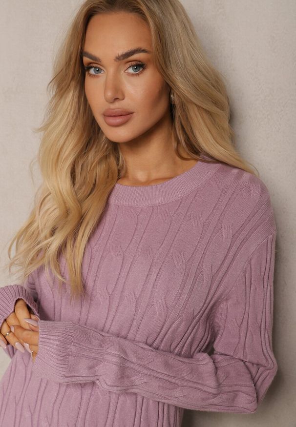 Renee - Fioletowy Sweter z Wiskozą Ozdobiony Tłoczeniem Savra. Okazja: na randkę, na co dzień. Kolor: fioletowy. Materiał: wiskoza. Wzór: aplikacja. Styl: casual, elegancki
