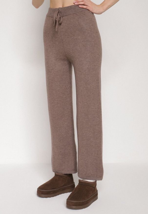 Born2be - Brązowy Komplet z Dzianiny z Wełną Spodnie Kardigan i Kamizelka na Guziki Meviseffa. Kolor: brązowy. Materiał: wełna, dzianina