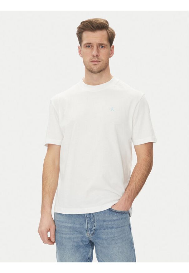 Calvin Klein Jeans T-Shirt Painted J30J327523 Biały Regular Fit. Kolor: biały. Materiał: bawełna