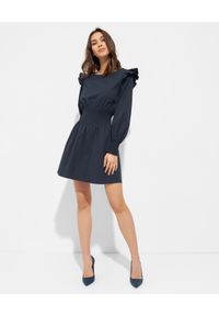 THECADESS - Granatowa sukienka mini Hamptons. Kolor: niebieski. Materiał: bawełna, tkanina. Długość rękawa: długi rękaw. Wzór: aplikacja. Długość: mini #2