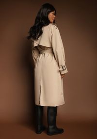 Renee - Beżowy Płaszcz Trencz Dwurzędowy z Paskiem Lene. Okazja: na co dzień. Kolor: beżowy. Materiał: jeans. Styl: klasyczny, casual #3