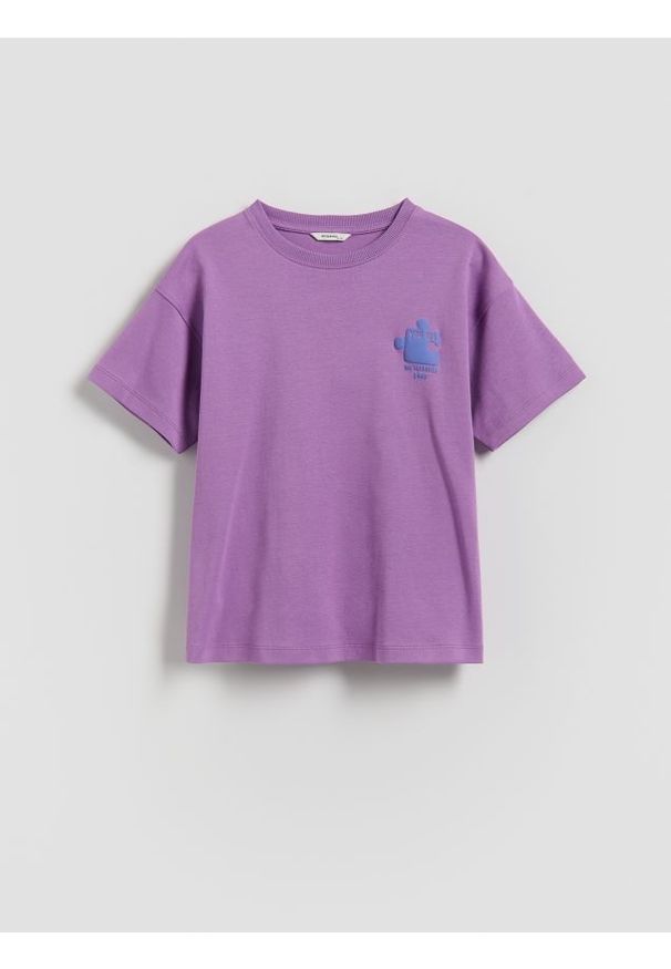 Reserved - T-shirt z nadrukiem na plecach - lawendowy. Kolor: fioletowy. Materiał: bawełna. Wzór: nadruk