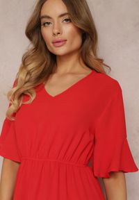 Renee - Czerwona Sukienka Parthesio. Kolor: czerwony. Materiał: materiał, wiskoza. Długość rękawa: krótki rękaw. Sezon: lato. Długość: midi