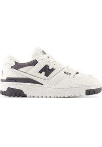 Buty dziecięce New Balance GSB550BH – białe. Okazja: na co dzień. Kolor: biały. Materiał: skóra. Szerokość cholewki: normalna. Sport: koszykówka