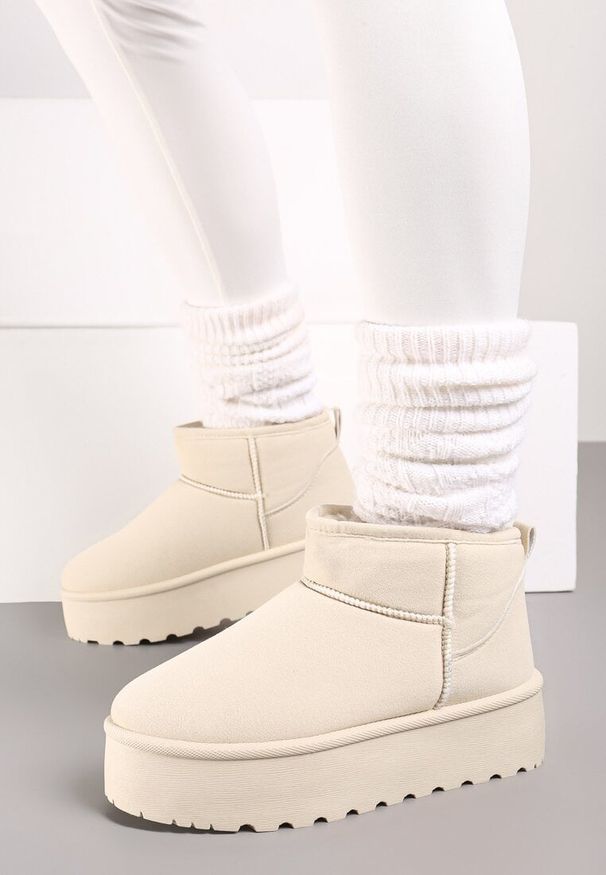 Born2be - Beżowe Śniegowce na Grubej Podeszwie z Futerkiem Sailice. Okazja: na co dzień. Kolor: beżowy. Materiał: futro. Sezon: zima. Styl: casual