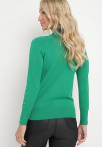 Born2be - Zielony Sweter z Golfem Ozdobiony Kompozycją z Cyrkonii Ruittes. Okazja: na co dzień. Typ kołnierza: golf. Kolor: zielony. Wzór: aplikacja. Styl: casual #5