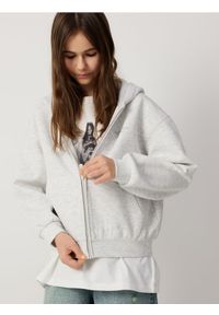 Reserved - Bluza z kapturem - jasnoszary. Typ kołnierza: kaptur. Kolor: szary. Materiał: dzianina #1