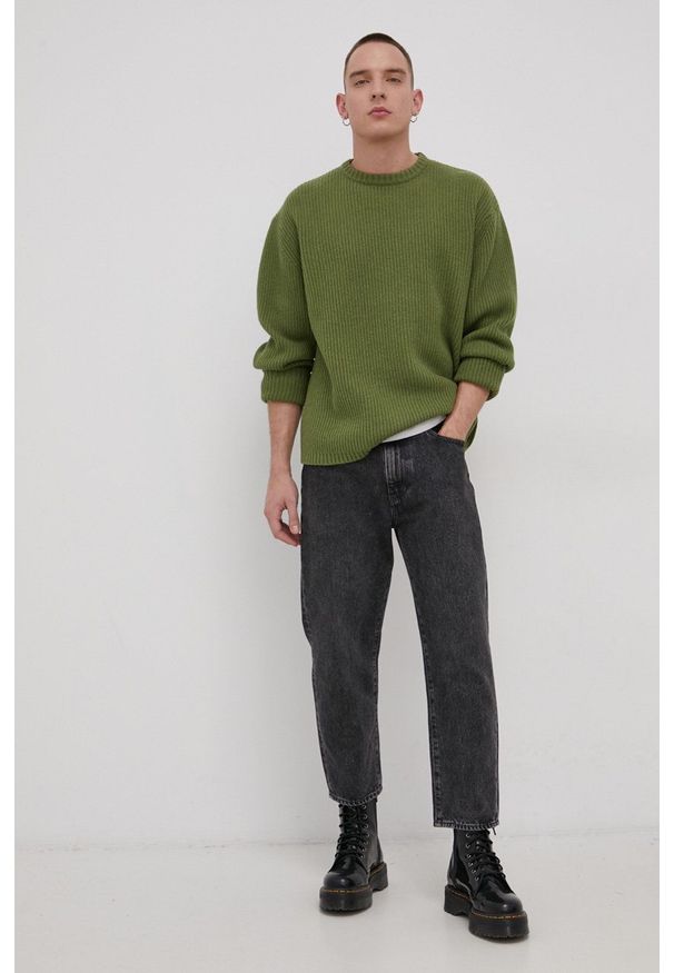 Levi's® - Levi's Sweter wełniany męski kolor zielony. Okazja: na spotkanie biznesowe, na co dzień. Kolor: zielony. Materiał: wełna. Długość rękawa: długi rękaw. Długość: długie. Wzór: ze splotem. Styl: biznesowy, casual