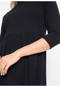 bonprix - Sukienka shirtowa midi, rękawy 3/4. Typ kołnierza: golf. Kolor: czarny. Długość: midi