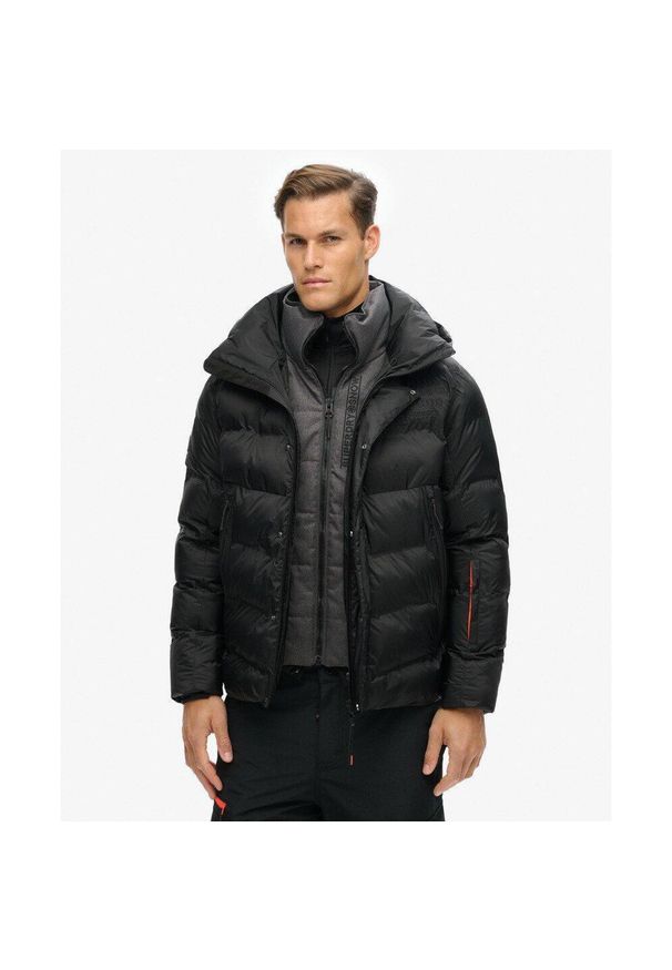 Superdry - Kurtka narciarska SPORT z pikowaniami. Kolor: czarny. Długość rękawa: długi rękaw. Styl: sportowy