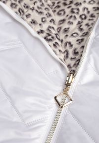 Born2be - Biała Dwustronna Kurtka Pikowana Ozdobiona Naszywką i Panterką Nemopis. Okazja: na co dzień. Kolor: biały. Materiał: jeans. Wzór: motyw zwierzęcy, aplikacja. Styl: casual #8