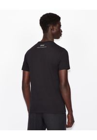 Armani Exchange - ARMANI EXCHANGE - Czarny t-shirt z kontrastowym nadrukiem. Kolor: czarny. Materiał: materiał. Wzór: nadruk #5