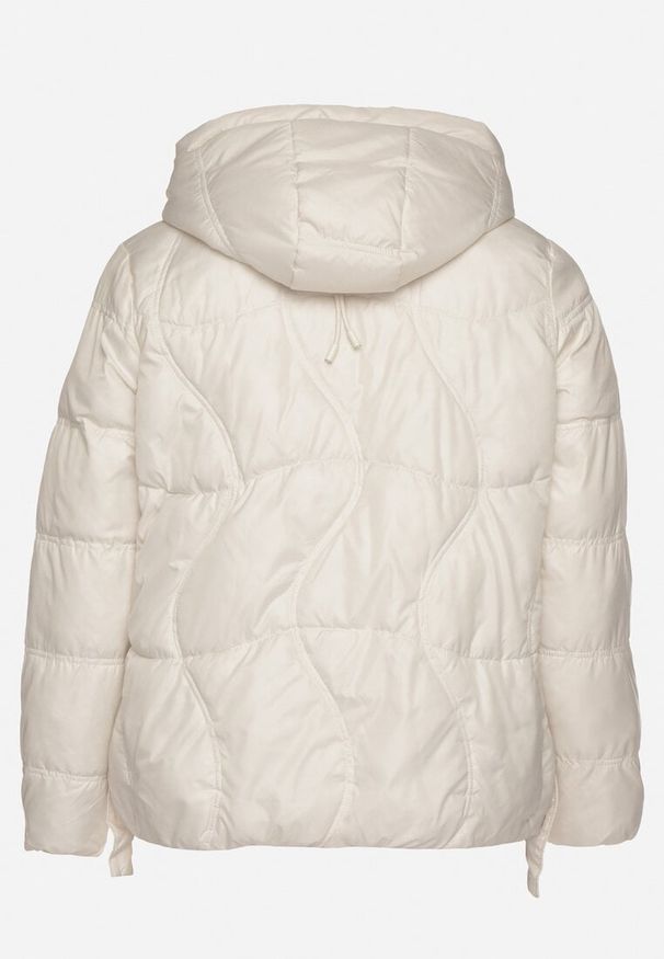 Born2be - Biała Kurtka Pikowana z Nieodpinanym Kapturem i Kieszeniami Annitte. Okazja: na co dzień. Kolekcja: plus size. Kolor: biały. Materiał: jeans. Styl: casual