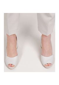 Marco Shoes Skórzane czółenka białe 1505P. Kolor: biały. Materiał: skóra