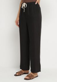 Born2be - Czarne Spodnie o Szerokim Kroju z Gumką i Wiązaniem w Talii Mirastra. Okazja: na co dzień, na spacer. Kolor: czarny. Styl: sportowy, casual, elegancki, klasyczny