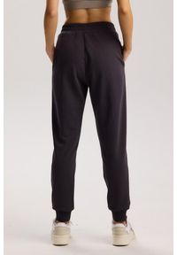 ROUGH RADICAL - Damskie spodnie dresowe Rough Radical Cotton Active Joggers. Kolor: szary. Materiał: dresówka