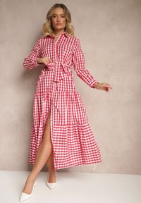 Renee - Czerwona Koszulowa Sukienka z Bawełny w Kratkę Vichy z Wiązanym Paskiem Adlivia. Okazja: na co dzień. Typ kołnierza: kołnierzyk klasyczny. Kolor: czerwony. Materiał: bawełna. Długość rękawa: długi rękaw. Wzór: kratka. Typ sukienki: koszulowe. Styl: wizytowy, klasyczny, elegancki, casual