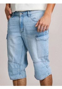 Sinsay - Jeansowe szorty cargo - niebieski. Kolor: niebieski. Materiał: jeans