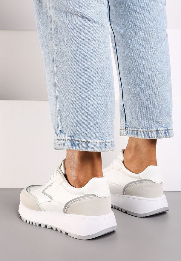 Born2be - Białe Płaskie Sneakersy z Geometrycznym Zdobieniem Erithine. Kolor: biały. Materiał: jeans. Wzór: aplikacja, geometria