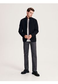 Reserved - Spodnie chino regular - ciemnoszary. Kolor: szary. Materiał: bawełna, tkanina. Wzór: gładki #1