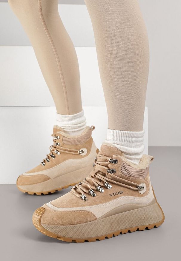 Renee - Ciemnobeżoiwe Sneakersy Śniegowce Vices na Platformie w Sportowym Stylu Nelsella. Okazja: na spacer, na co dzień. Kolor: beżowy. Materiał: jeans. Szerokość cholewki: normalna. Obcas: na platformie. Sport: turystyka piesza