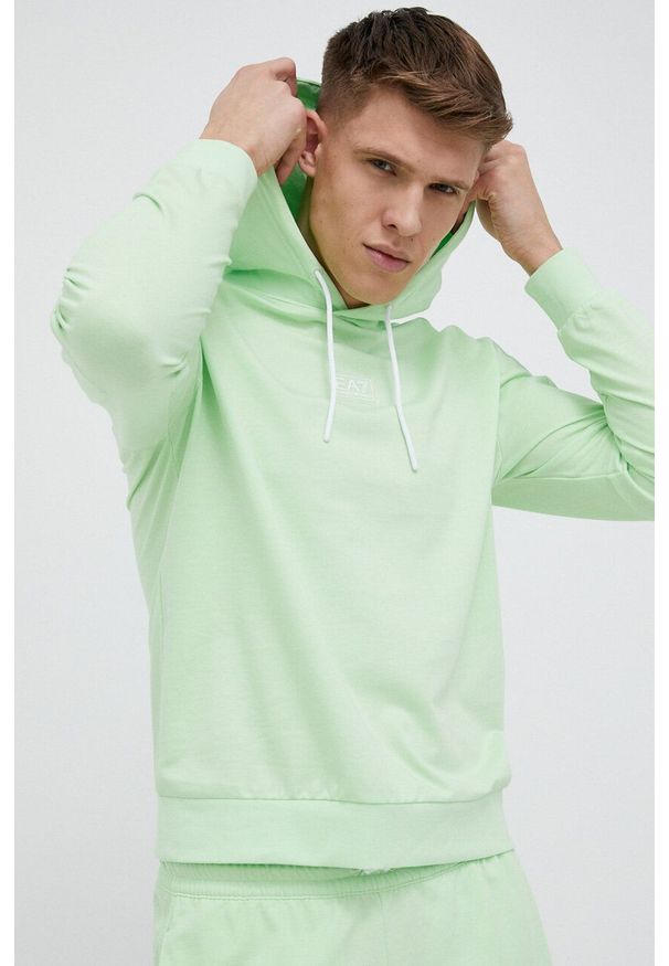 EA7 Emporio Armani bluza bawełniana męska kolor zielony z kapturem z aplikacją. Typ kołnierza: kaptur. Kolor: zielony. Materiał: bawełna. Wzór: aplikacja