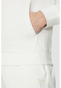 Guess - GUESS Biała bluza męska Aldwin, Rozmiar XL. Okazja: na co dzień. Kolor: biały. Materiał: materiał, bawełna, poliester. Długość rękawa: długi rękaw. Długość: długie. Styl: casual, klasyczny #3